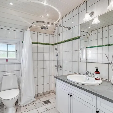 Nyaraló Sten - 100m From The Sea By Interhome